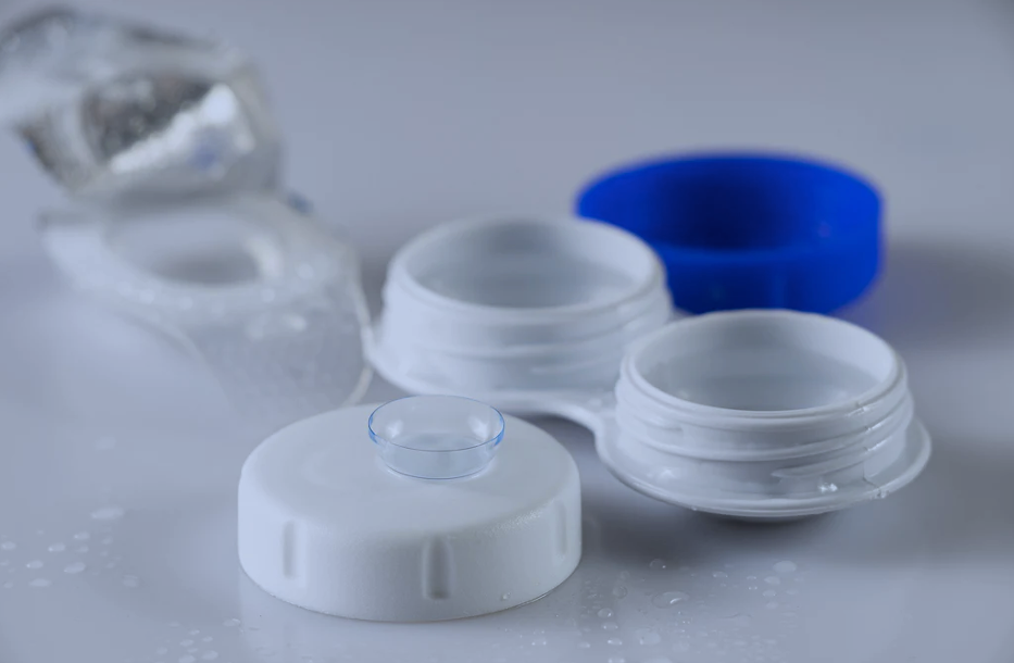 The DOs and DON'Ts for Contact Lens Wearers